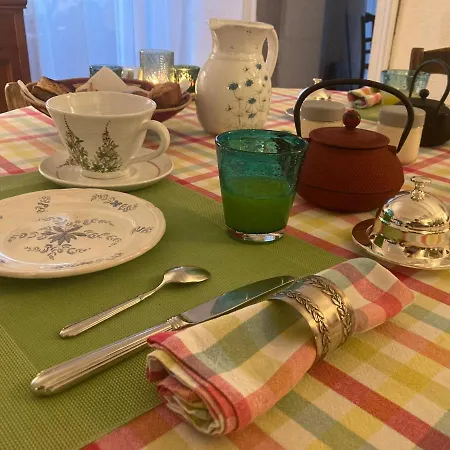 D'hotes Les Roches Bed & Breakfast