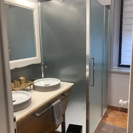 D'hotes Les Roches Bed & Breakfast