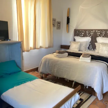 D'hotes Les Roches Bed & Breakfast Corme-Royal